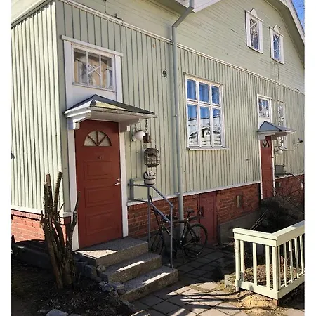 Saunallinen Puutalo Keskustan Tuntumassa * Turku